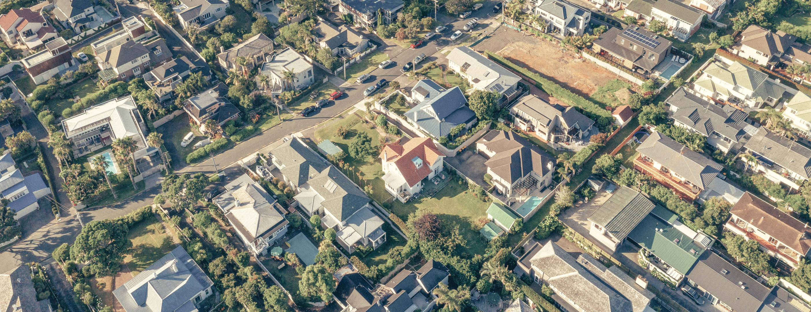 A view of suburban houses in the Takapuna district of Auckland, New Zealand.